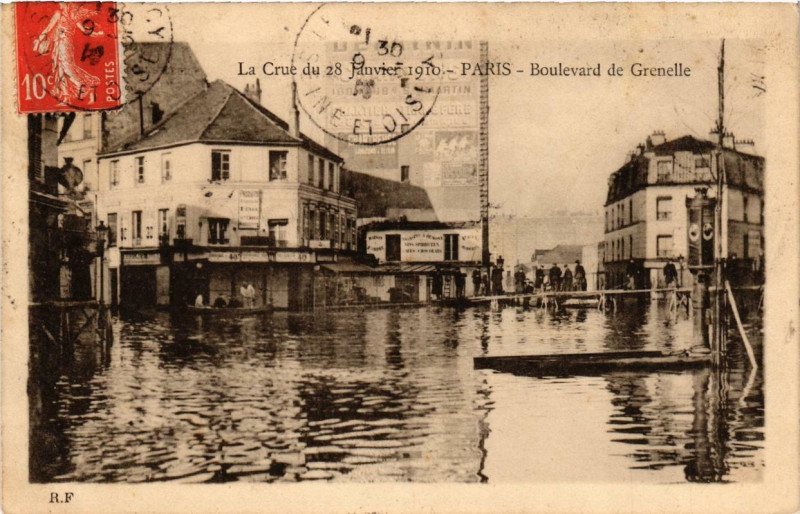 Carte postale ancienne La Crue du 28 Janvier 1910 Paris Boulevard de Grenelle à Paris