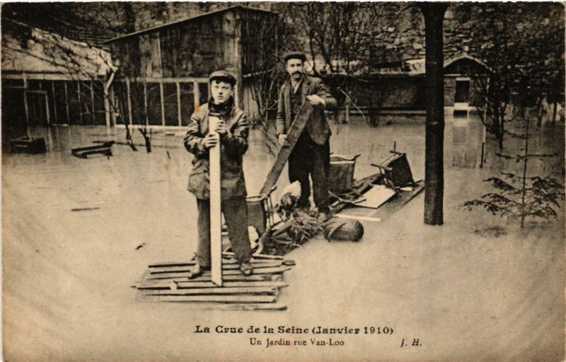 Carte postale ancienne La Crue de la Seine (Janvier 1910) - Un Jardin rue Van-Loo à Paris 16e