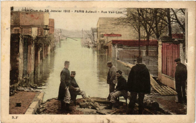 Carte postale ancienne La Crue du 28 Janvier 1910 Paris Auteuil. Rue Van-Loo à Paris