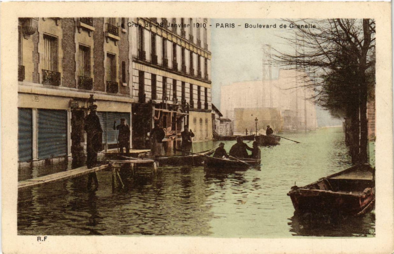 Carte postale ancienne La Crue du 28 Janvier 1910 Paris Boulevard de Grenelle à Paris