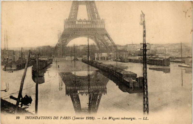 Carte postale ancienne Inondations de Paris Les Wagons submerges à Paris