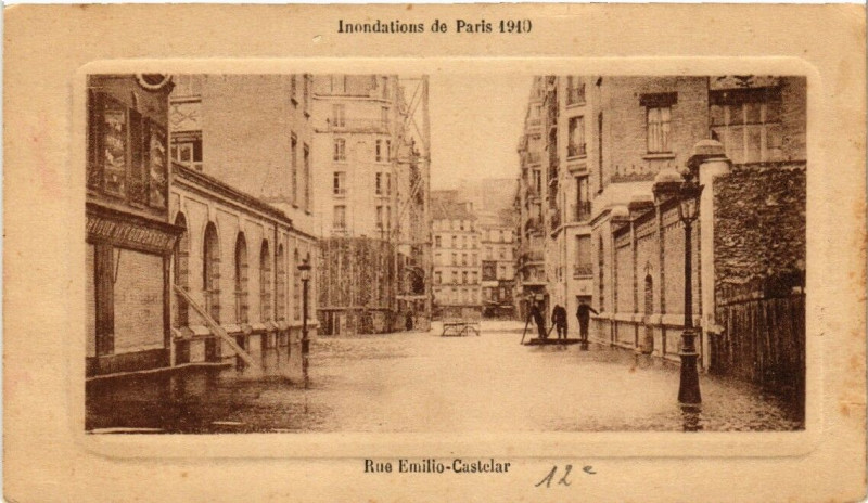 Carte postale ancienne Inondations de Paris Rue Emilio-Castelar à Paris