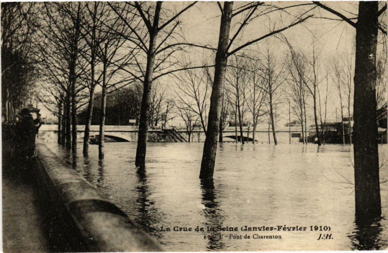 Carte postale ancienne La Crue de la Seine 65 Pont de Charenton