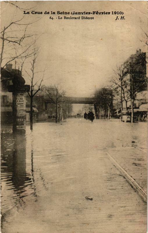 Carte postale ancienne La Crue de la Seine 64 Le Boulevard Diderot