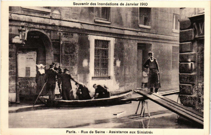 Carte postale ancienne Paris Rue de Seine Assistance aux Sinistres Inondations 1910 à Paris