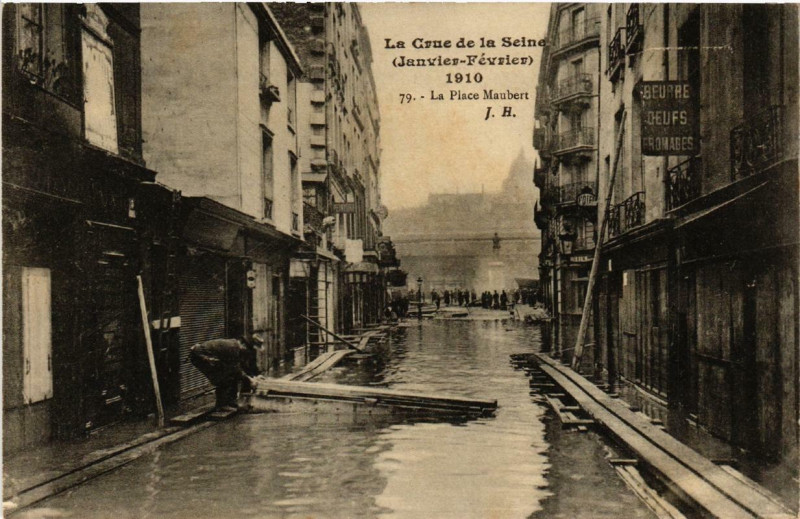 Carte postale ancienne La Crue de la Seine 79 La Place Maubert