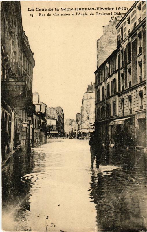 Carte postale ancienne La Crue de la Seine 25 Rue de Charenton. Angle du Bd Diderot