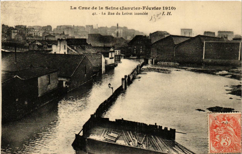 Carte postale ancienne La Crue de la Seine (Janvier-Février 1910) - La Rue du Loiret inondée à Paris 13e