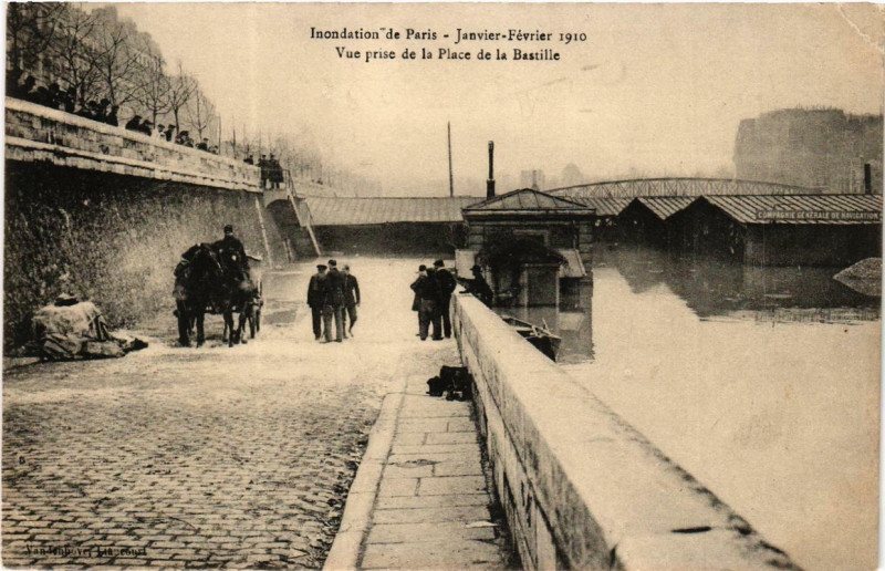 Carte postale ancienne Inondation de Paris 1910. vue prise de la Place de la Bastille à Paris