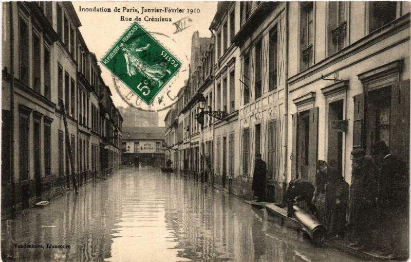 Carte postale ancienne Inondation de Paris 1910. Rue de CREMIEUx à Paris