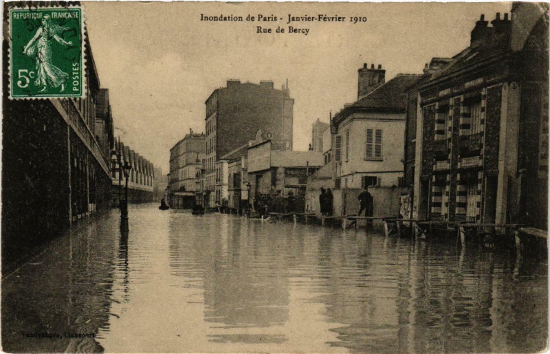 Carte postale ancienne Inondation de Paris 1910. Rue de Bercy à Paris