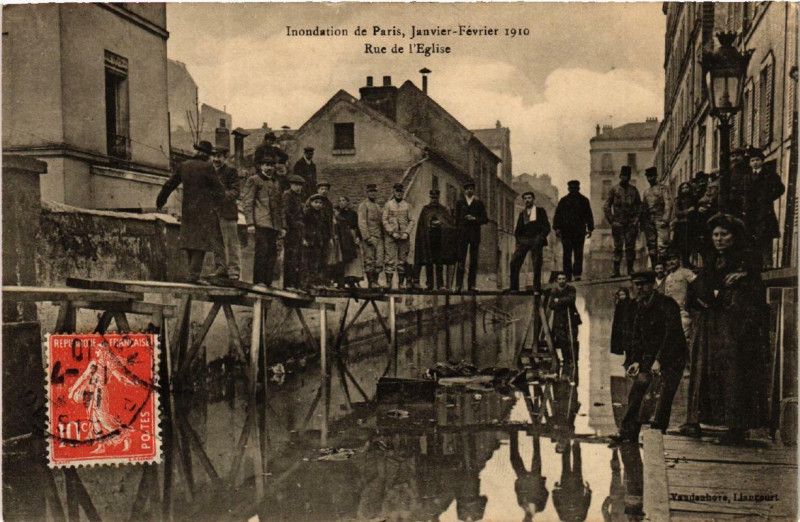 Carte postale ancienne Inondation de Paris 1910. Rue de l'Eglise à Paris