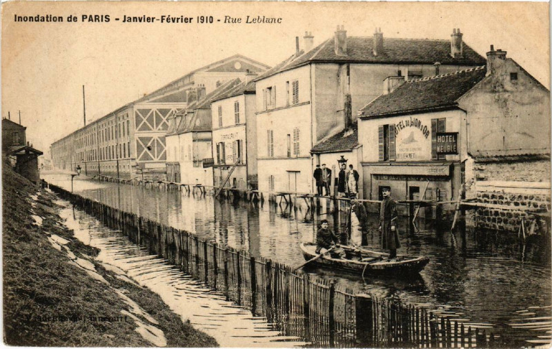 Carte postale ancienne Inondation de Paris 1910. Rue Leblanc à Paris