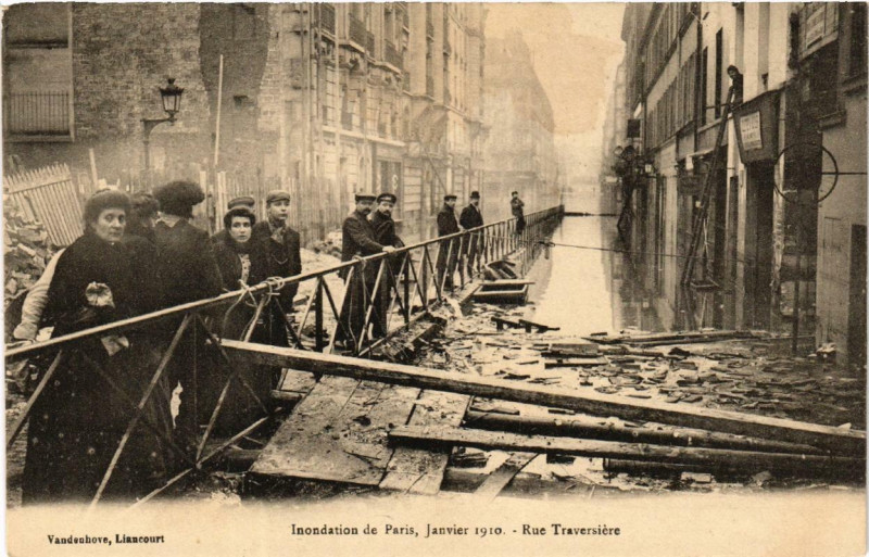 Carte postale ancienne Inondation de Paris 1910. Rue Traversiere à Paris