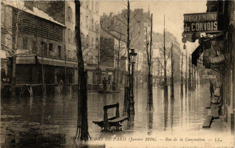 Carte postale ancienne Inondation de Paris (Janvier 1910) - Rue de la Convention à Paris 15e