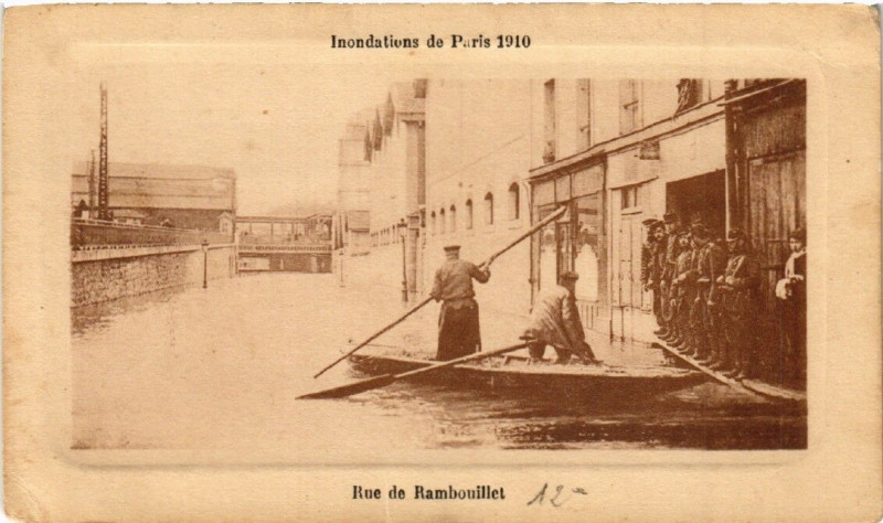 Carte postale ancienne Inondations de Paris Rue de Rambouillet à Paris