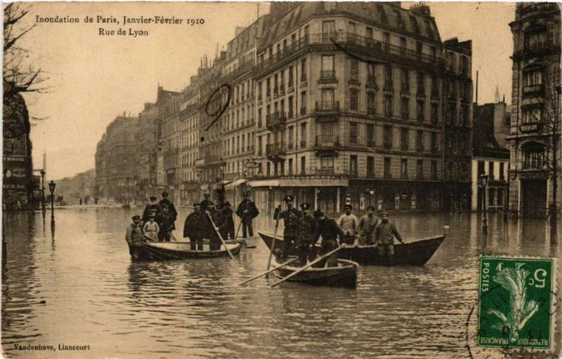Carte postale ancienne Inondation de Paris 1910. Rue de Lyon à Paris
