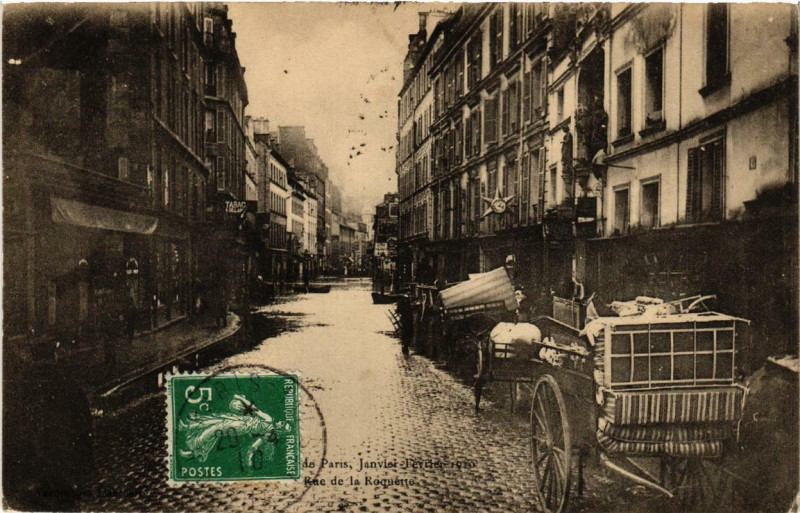 Carte postale ancienne Inondation de Paris 1910. Rue de la Roquette à Paris