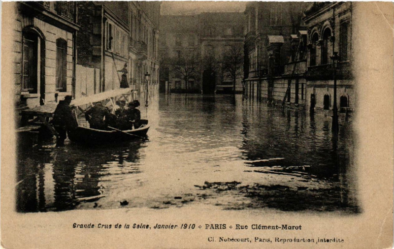 Carte postale ancienne Grande Crue de la Seine Paris Rue Clement-Marot à Paris