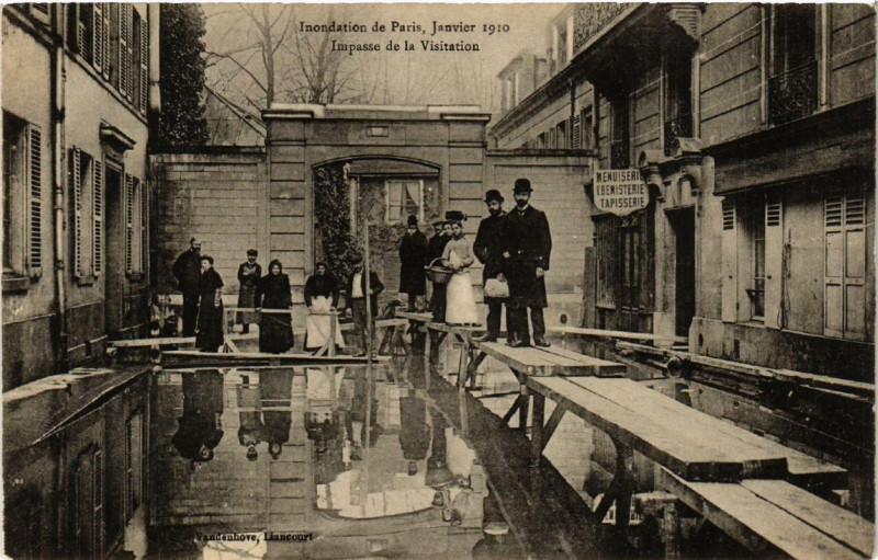 Carte postale ancienne Inondation de Paris 1910. Impasse de la Visitation à Paris