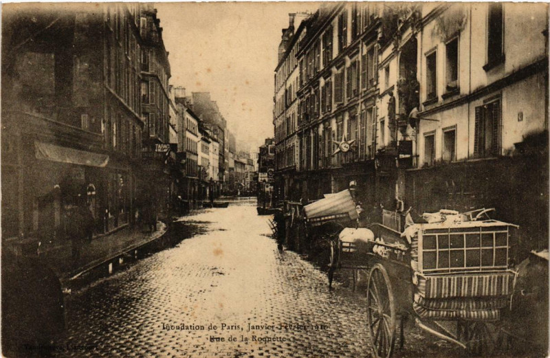 Carte postale ancienne Inondation de Paris 1910. Rue de la Roquette à Paris