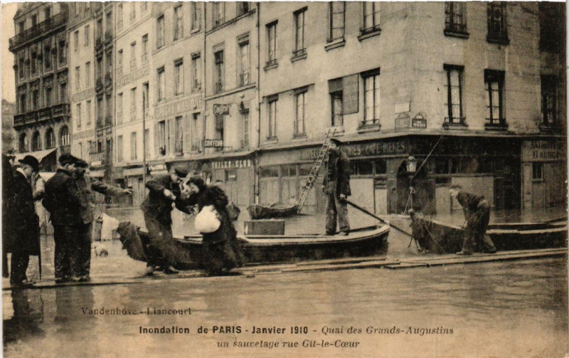 Carte postale ancienne Inondation de Paris 1910. Quai des Grands-Augustins à Paris
