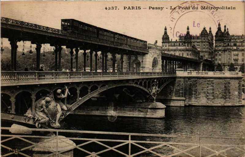Carte postale ancienne Passy - Le Pont du Métropolitain à Paris 15e