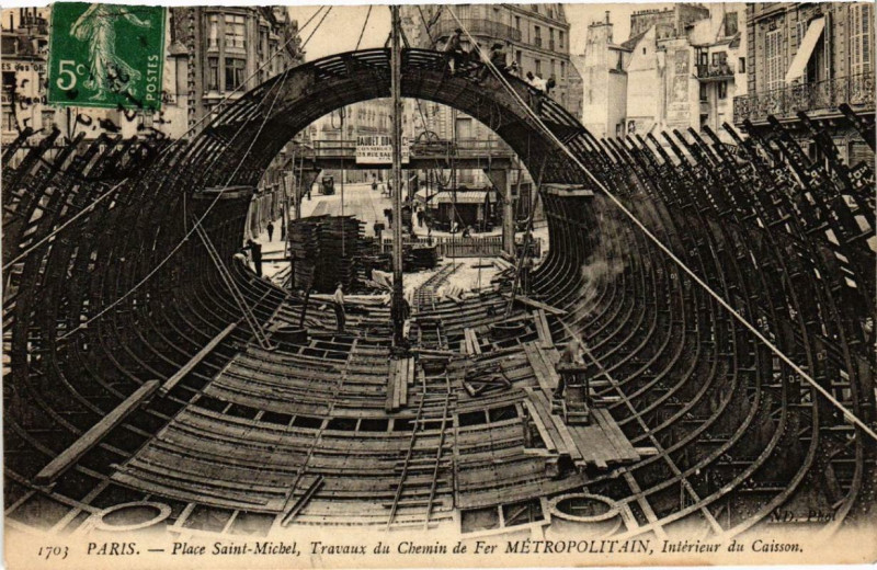 Carte postale ancienne Paris Travaux du Chemin de Fer Metrplitain Place Saint-Michel à Paris