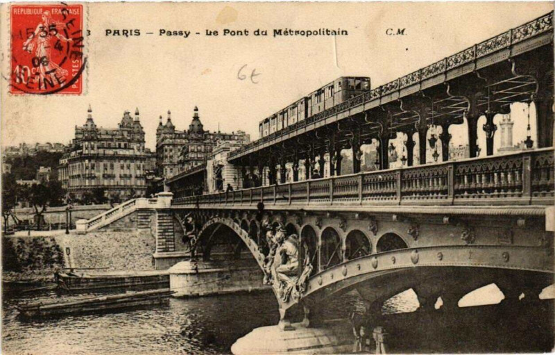 Carte postale ancienne Passy - Le Pont du Métropolitain à Paris 15e