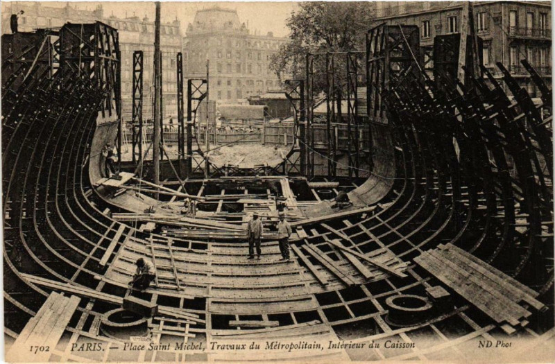 Carte postale ancienne Paris Travaux du Chemin de Fer Metrplitain Place Saint-Michel à Paris