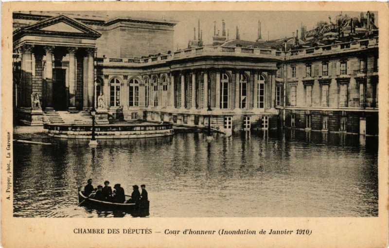 Carte postale ancienne Chambre Des Deputes Cour d'honneur