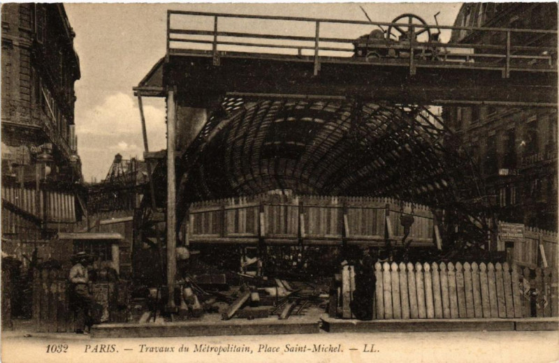 Carte postale ancienne Paris Travaux du Metropolitain. Place Saint-Michel à Paris