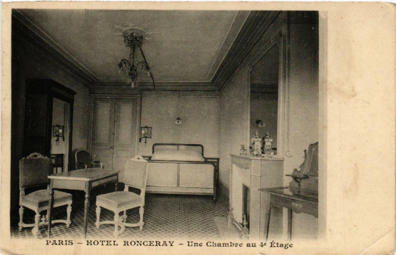 Carte postale ancienne Paris (9e) Hotel Ronceray Une Chambre au 4e etage à Paris 9e