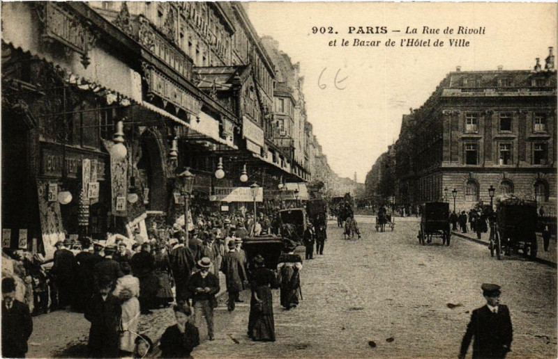 Carte postale ancienne Paris (4e) La Rue de Rivoli et le Bazar de l'Hotel de Ville à Paris 4e