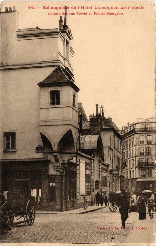Carte postale ancienne Vieux Paris 4e rue de Pave et Francs-Bourgeois. Hotel Lamoignon à Paris 4e
