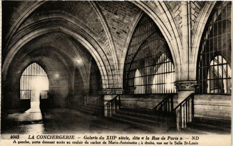 Carte postale ancienne Paris (1e) La Conciergerie. Galerie du XIIIe siecle à Paris 1er