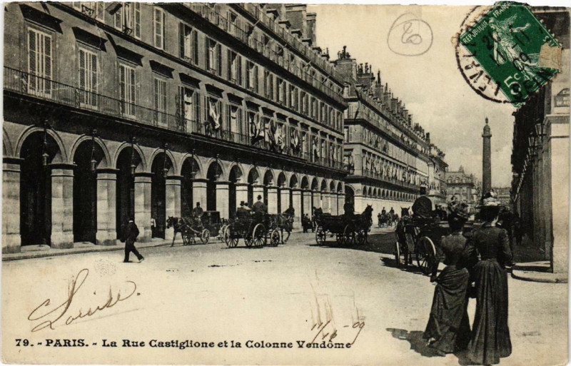Carte postale ancienne Paris (1e) La rue Castignlione. Colonne Vendome à Paris 1er