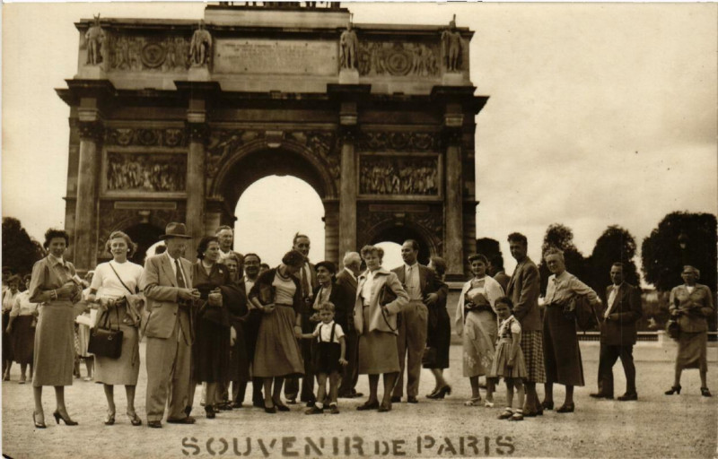 Carte postale ancienne Souvenir de Paris (1e) l'Arc de Triomphe du Carrousel. Carte Photo à Paris 1er