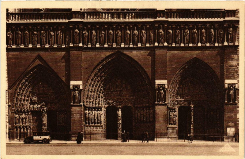 Carte postale ancienne Vues de Paris (4e) N - D. Portail Principal à Paris 4e