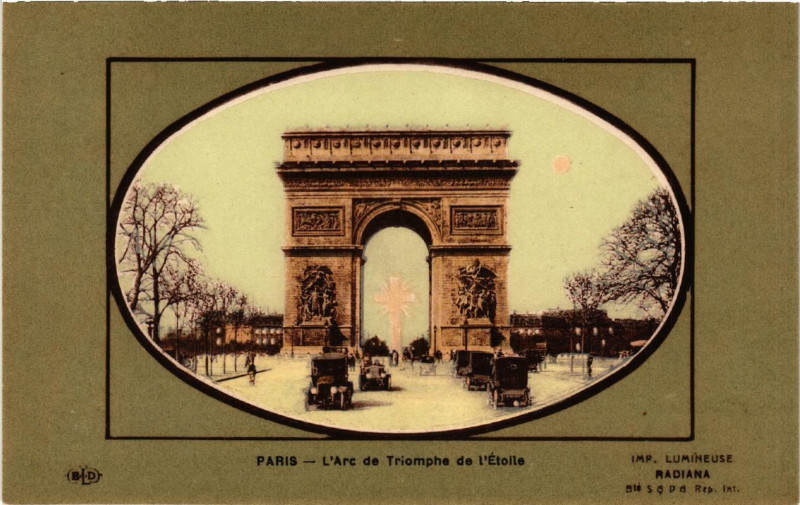 Carte postale ancienne Paris (8e) L'Arc de Triomphe de l'Etoile à Paris 8e