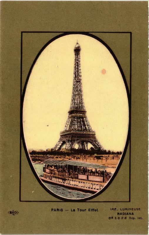 Carte postale ancienne Paris (7e) La Tour Eiffel à Paris 7e