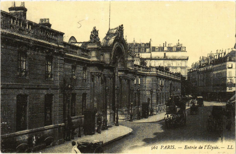 Carte postale ancienne Paris (8e) Entrée de l'Elysée à Paris 8e