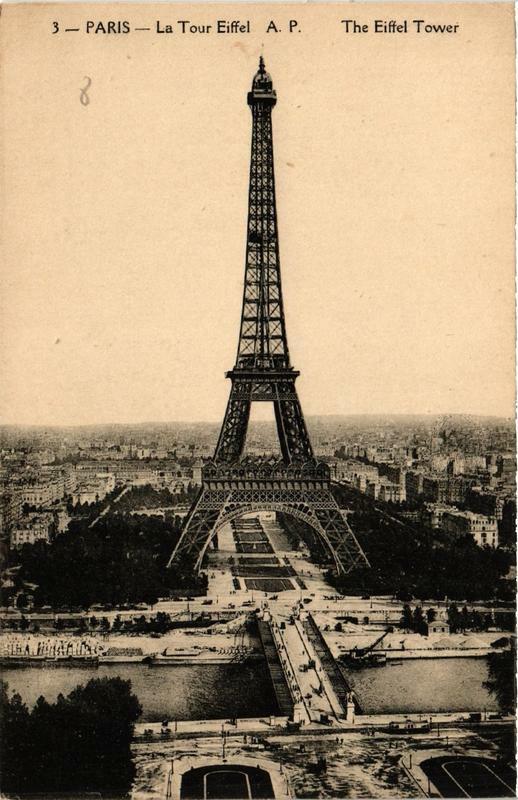 Carte postale ancienne Paris (7e) La Tour Eiffel à Paris 7e