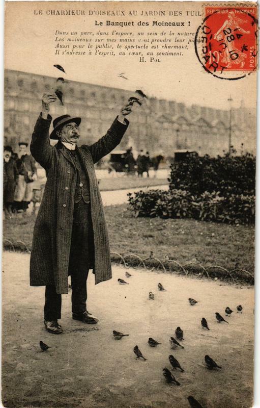 Carte postale ancienne Le Charmeur d'Oiseaux au Jardin des Tuileries à Paris 6e
