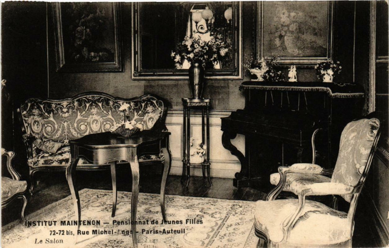 Carte postale ancienne Institut Maintenon - Pensionnat de Jeunes Filles - Rue Michel-Ange - Le Salon à Paris 16e