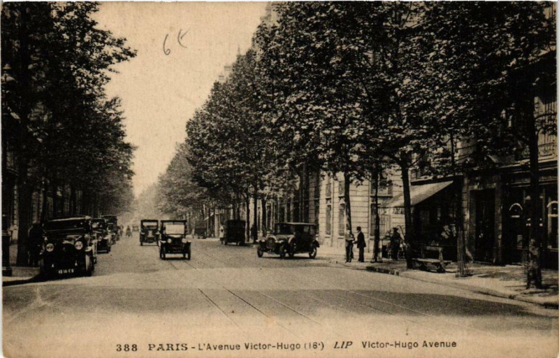 Carte postale ancienne L'Avenue Victor-Hugo à Paris 16e