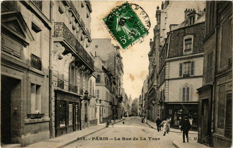 Carte postale ancienne La Rue de La Tour à Paris 16e