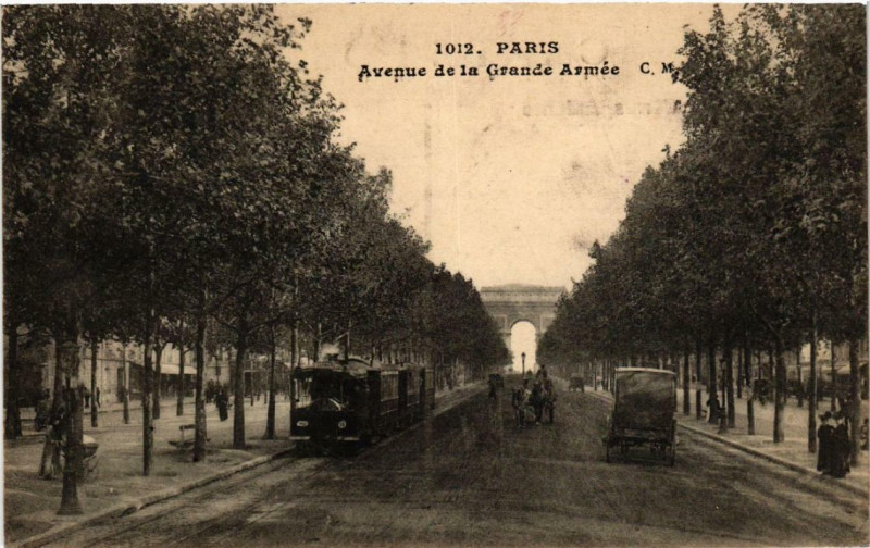 Carte postale ancienne Avenue de la Grande Armée à Paris 16e