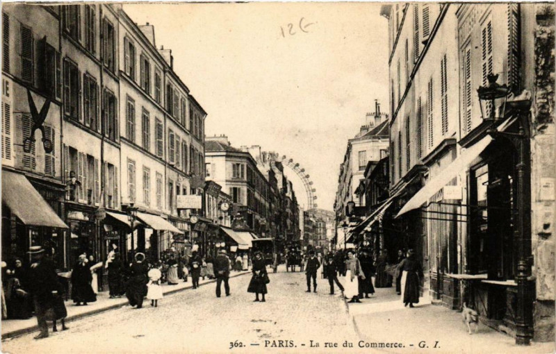 Carte postale ancienne La rue du Commerce à Paris 15e