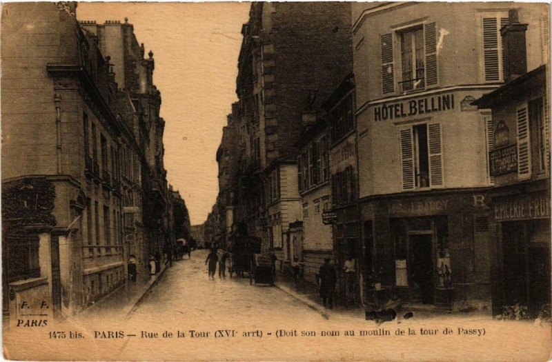 Carte postale ancienne Rue de la Tour à Paris 16e